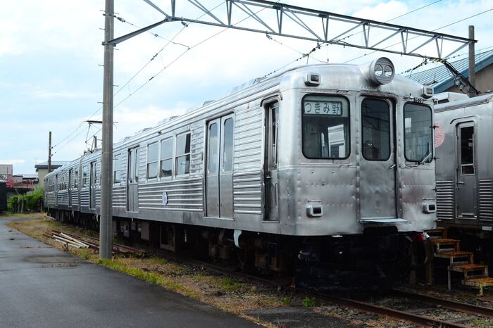 桃雪堂 弘南鉄道津軽大沢駅の元東急6000系とワム20形貨車倉庫